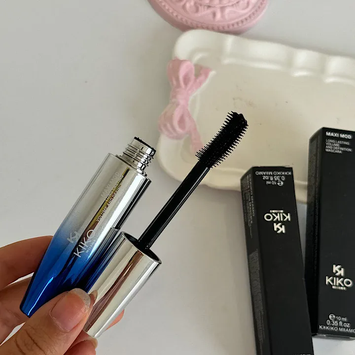 ریمل چشم حجم دهنده استند اوت برس ساعت شنی کیکو میلانو Standout Volumizing eye mascara hourglass brush kiko milano