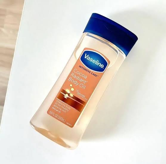 روغن بدن وازلین مدل Cocoa Radiant+ حاوی کره کاکائو حجم ۲۰۰ اورجینال